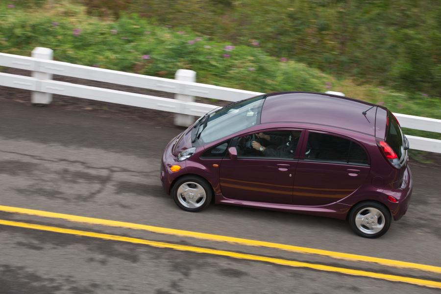  Mitsubishi i-MiEV 2012 года  (US) (фото 97 из 234)